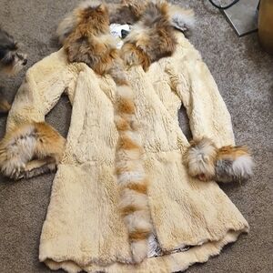 Luxurious Cream Faux Fur Coat with Trim